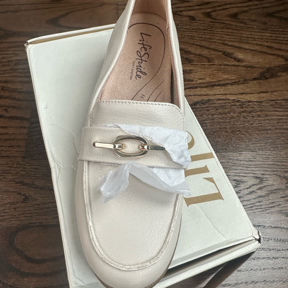Life Stride Women's Off-White Loafers Size 6.5M